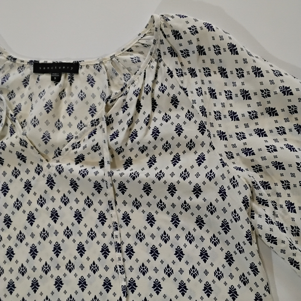 Sanctuary Peasant Boho Top Womens Small White Blue Geometric Orange Hem Relaxed - Picture 10 of 11
